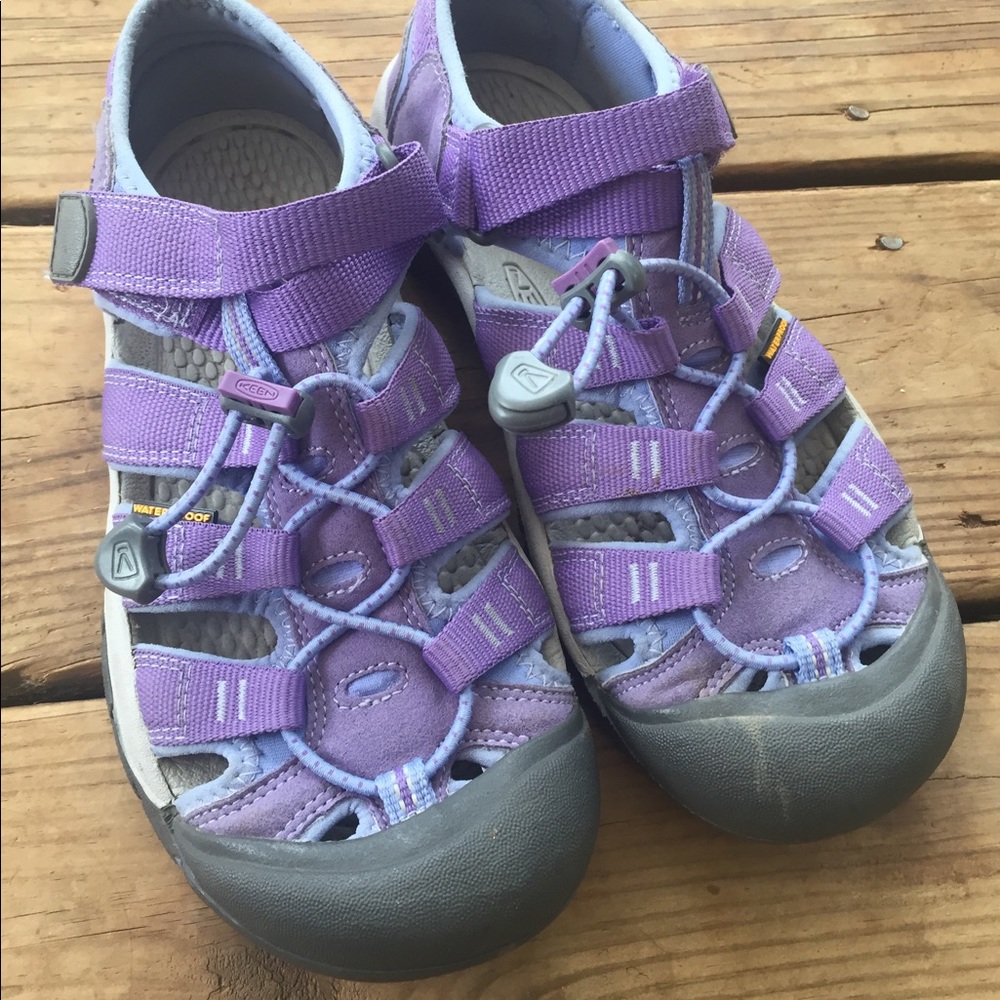 Keen Shoes Kids size 4